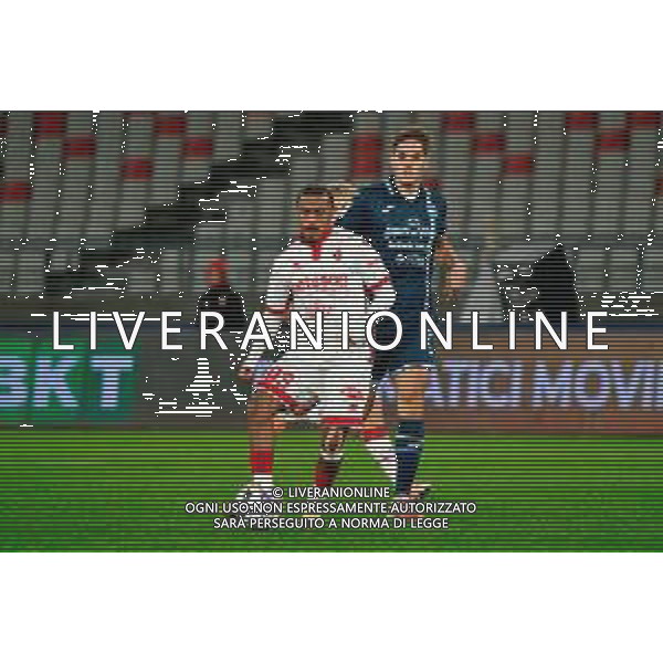 TVEM December 8, 2025 Bari, Italy - SSC Bari vs Pescara Calcio - Italian Soccer Serie B 2025/2026 - San Nicola Stadium. In the pic: Mehdi Dorval of SSC Bari in action against Giacomo Olzer of Pescara Calcio ©TVEM Emmanuele Mastrodonato - AGENZIA ALDO LIVERANI SAS