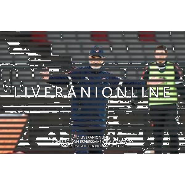 TVEM December 8, 2025 Bari, Italy - SSC Bari vs Pescara Calcio - Italian Soccer Serie B 2025/2026 - San Nicola Stadium. In the pic: coach Vincenzo Vivarini of SSC Bari ©TVEM Emmanuele Mastrodonato - AGENZIA ALDO LIVERANI SAS