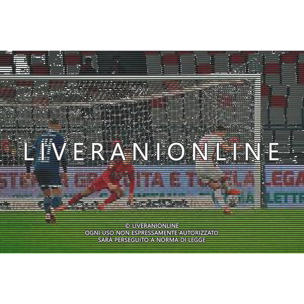 TVEM December 8, 2025 Bari, Italy - SSC Bari vs Pescara Calcio - Italian Soccer Serie B 2025/2026 - San Nicola Stadium. In the pic: Gabriele Moncini of SSC Bari penalty ©TVEM Emmanuele Mastrodonato - AGENZIA ALDO LIVERANI SAS