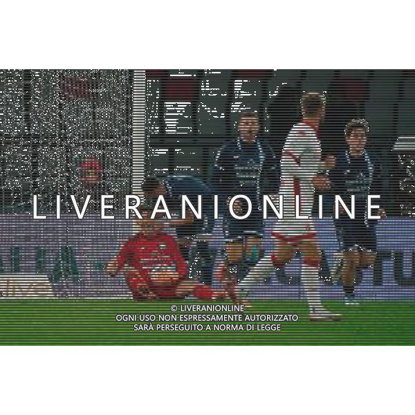 TVEM December 8, 2025 Bari, Italy - SSC Bari vs Pescara Calcio - Italian Soccer Serie B 2025/2026 - San Nicola Stadium. In the pic: Sebastiano Desplanches of Pescara Calcio celebrates after penalty saved with temmates ©TVEM Emmanuele Mastrodonato - AGENZIA ALDO LIVERANI SAS