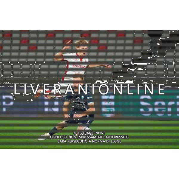 TVEM December 8, 2025 Bari, Italy - SSC Bari vs Pescara Calcio - Italian Soccer Serie B 2025/2026 - San Nicola Stadium. In the pic: Lorenzo Meazzi of Pescara Calcio in action against Matthias Braunoder of SSC Bari ©TVEM Emmanuele Mastrodonato - AGENZIA ALDO LIVERANI SAS