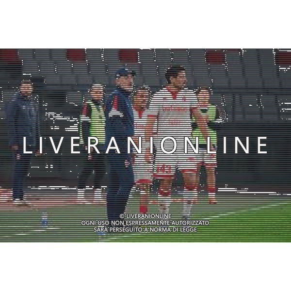 TVEM December 8, 2025 Bari, Italy - SSC Bari vs Pescara Calcio - Italian Soccer Serie B 2025/2026 - San Nicola Stadium. In the pic: coach Vincenzo Vivarini of SSC Bari and Dimitrios Nikolaou of SSC Bari ©TVEM Emmanuele Mastrodonato - AGENZIA ALDO LIVERANI SAS