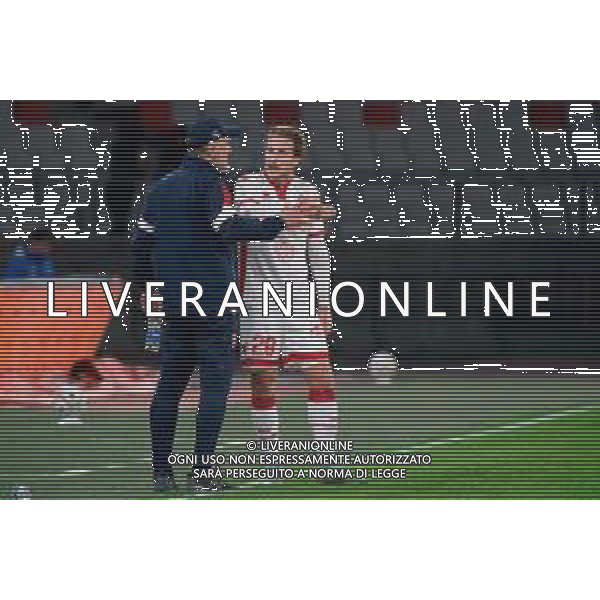 TVEM December 8, 2025 Bari, Italy - SSC Bari vs Pescara Calcio - Italian Soccer Serie B 2025/2026 - San Nicola Stadium. In the pic: coach Vincenzo Vivarini of SSC Bari and Matthias Verreth of SSC Bari ©TVEM Emmanuele Mastrodonato - AGENZIA ALDO LIVERANI SAS