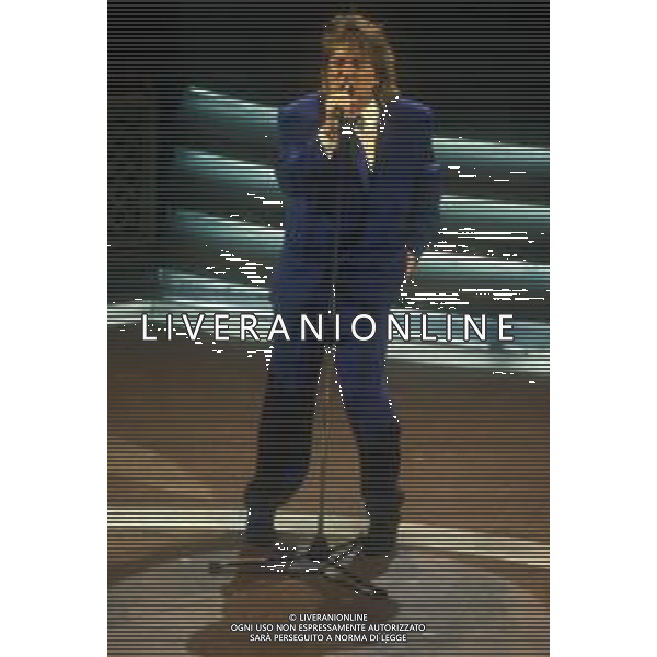 DIAP-RETROSPETTIVA ROD STEWART CANTANTE NELLA FOTO ROD STEWART OSPITE AL FESTIVAL DI SANREMO NELL\'ANNO 1993 AG ALDO LIVERANI SAS