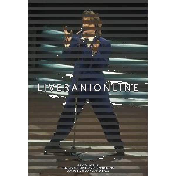 DIAP-RETROSPETTIVA ROD STEWART CANTANTE NELLA FOTO ROD STEWART OSPITE AL FESTIVAL DI SANREMO NELL\'ANNO 1993 AG ALDO LIVERANI SAS