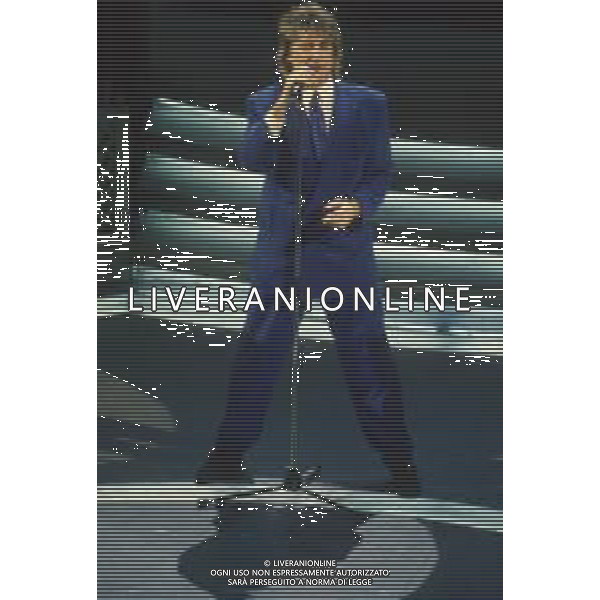 DIAP-RETROSPETTIVA ROD STEWART CANTANTE NELLA FOTO ROD STEWART OSPITE AL FESTIVAL DI SANREMO NELL\'ANNO 1993 AG ALDO LIVERANI SAS