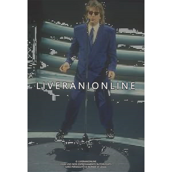 DIAP-RETROSPETTIVA ROD STEWART CANTANTE NELLA FOTO ROD STEWART OSPITE AL FESTIVAL DI SANREMO NELL\'ANNO 1993 AG ALDO LIVERANI SAS