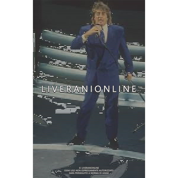 DIAP-RETROSPETTIVA ROD STEWART CANTANTE NELLA FOTO ROD STEWART OSPITE AL FESTIVAL DI SANREMO NELL\'ANNO 1993 AG ALDO LIVERANI SAS