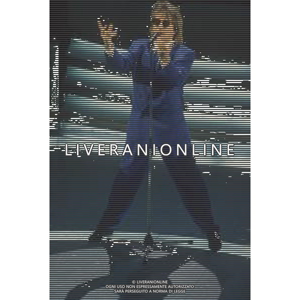 DIAP-RETROSPETTIVA ROD STEWART CANTANTE NELLA FOTO ROD STEWART OSPITE AL FESTIVAL DI SANREMO NELL\'ANNO 1993 AG ALDO LIVERANI SAS