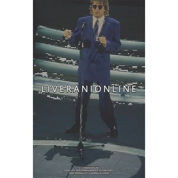 DIAP-RETROSPETTIVA ROD STEWART CANTANTE NELLA FOTO ROD STEWART OSPITE AL FESTIVAL DI SANREMO NELL\'ANNO 1993 AG ALDO LIVERANI SAS