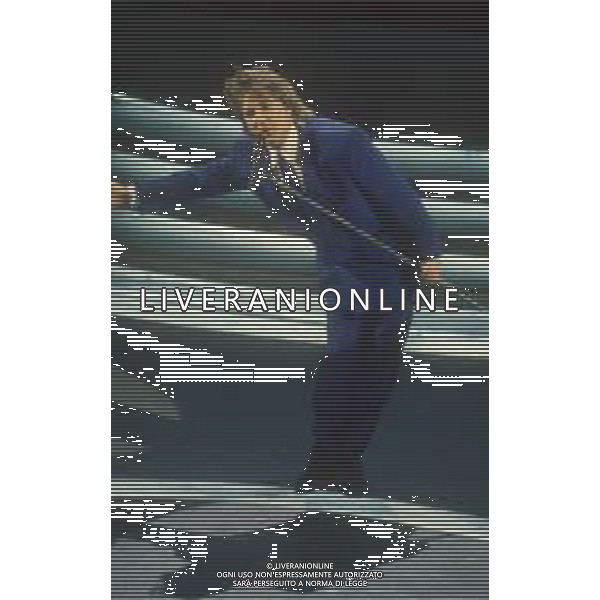 DIAP-RETROSPETTIVA ROD STEWART CANTANTE NELLA FOTO ROD STEWART OSPITE AL FESTIVAL DI SANREMO NELL\'ANNO 1993 AG ALDO LIVERANI SAS