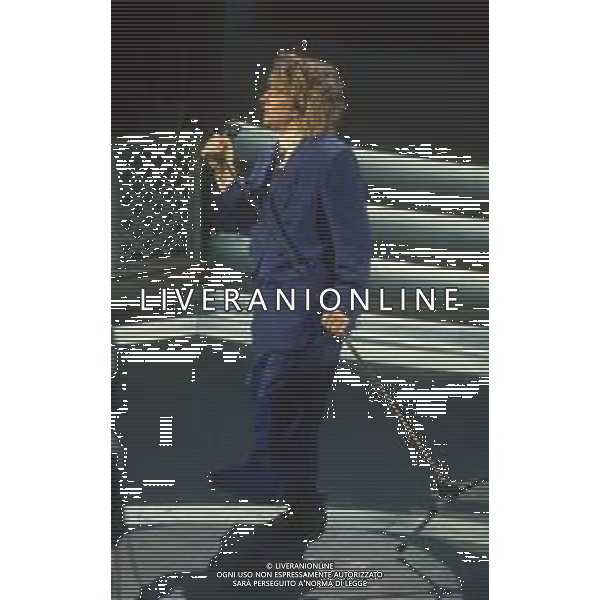 DIAP-RETROSPETTIVA ROD STEWART CANTANTE NELLA FOTO ROD STEWART OSPITE AL FESTIVAL DI SANREMO NELL\'ANNO 1993 AG ALDO LIVERANI SAS