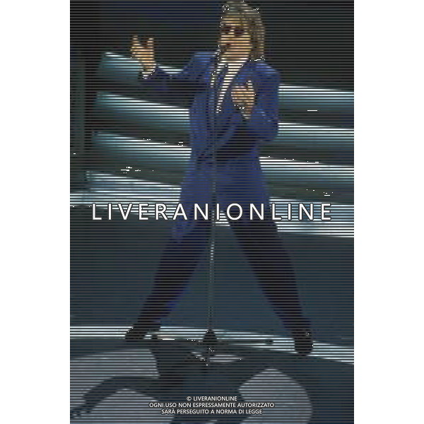 DIAP-RETROSPETTIVA ROD STEWART CANTANTE NELLA FOTO ROD STEWART OSPITE AL FESTIVAL DI SANREMO NELL\'ANNO 1993 AG ALDO LIVERANI SAS