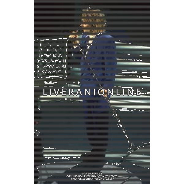 DIAP-RETROSPETTIVA ROD STEWART CANTANTE NELLA FOTO ROD STEWART OSPITE AL FESTIVAL DI SANREMO NELL\'ANNO 1993 AG ALDO LIVERANI SAS