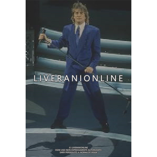 DIAP-RETROSPETTIVA ROD STEWART CANTANTE NELLA FOTO ROD STEWART OSPITE AL FESTIVAL DI SANREMO NELL\'ANNO 1993 AG ALDO LIVERANI SAS