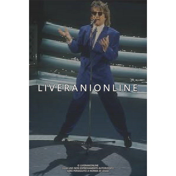 DIAP-RETROSPETTIVA ROD STEWART CANTANTE NELLA FOTO ROD STEWART OSPITE AL FESTIVAL DI SANREMO NELL\'ANNO 1993 AG ALDO LIVERANI SAS