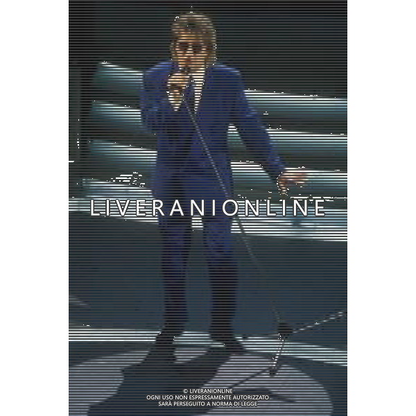 DIAP-RETROSPETTIVA ROD STEWART CANTANTE NELLA FOTO ROD STEWART OSPITE AL FESTIVAL DI SANREMO NELL\'ANNO 1993 AG ALDO LIVERANI SAS