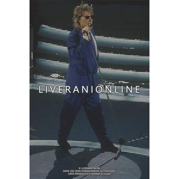 DIAP-RETROSPETTIVA ROD STEWART CANTANTE NELLA FOTO ROD STEWART OSPITE AL FESTIVAL DI SANREMO NELL\'ANNO 1993 AG ALDO LIVERANI SAS