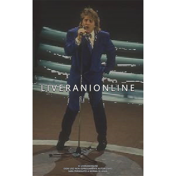 DIAP-RETROSPETTIVA ROD STEWART CANTANTE NELLA FOTO ROD STEWART OSPITE AL FESTIVAL DI SANREMO NELL\'ANNO 1993 AG ALDO LIVERANI SAS
