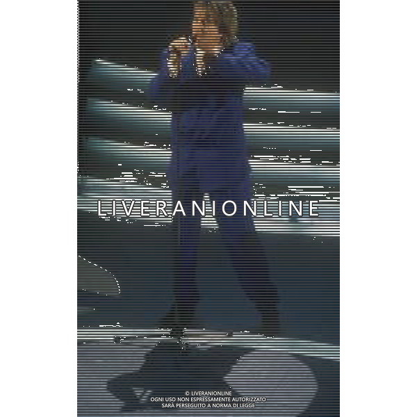 DIAP-RETROSPETTIVA ROD STEWART CANTANTE NELLA FOTO ROD STEWART OSPITE AL FESTIVAL DI SANREMO NELL\'ANNO 1993 AG ALDO LIVERANI SAS