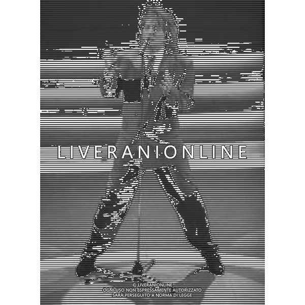 NEG-RETROSPETTIVA ROD STEWART CANTANTE NELLA FOTO ROD STEWART OSPITE AL FESTIVAL DI SANREMO NELL\'ANNO 1993 AG ALDO LIVERANI SAS