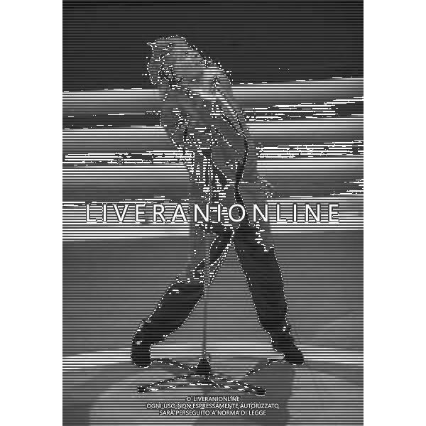 NEG-RETROSPETTIVA ROD STEWART CANTANTE NELLA FOTO ROD STEWART OSPITE AL FESTIVAL DI SANREMO NELL\'ANNO 1993 AG ALDO LIVERANI SAS