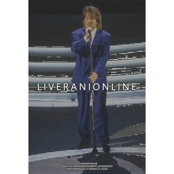 DIAP-RETROSPETTIVA ROD STEWART CANTANTE NELLA FOTO ROD STEWART OSPITE AL FESTIVAL DI SANREMO NELL\'ANNO 1993 AG ALDO LIVERANI SAS