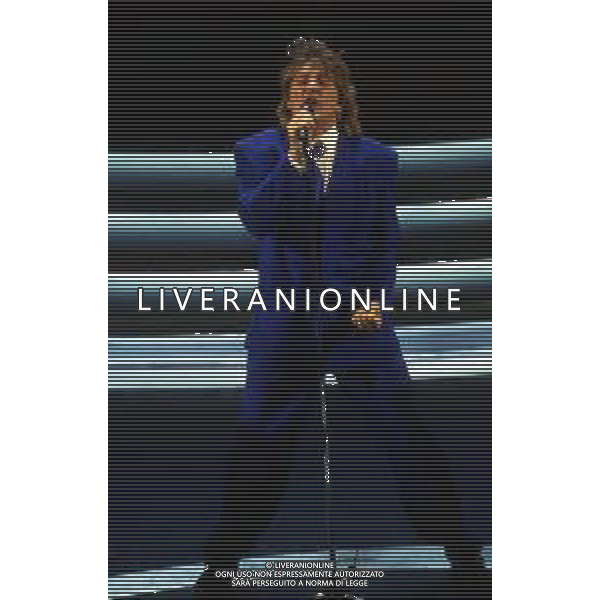 DIAP-RETROSPETTIVA ROD STEWART CANTANTE NELLA FOTO ROD STEWART OSPITE AL FESTIVAL DI SANREMO NELL\'ANNO 1993 AG ALDO LIVERANI SAS