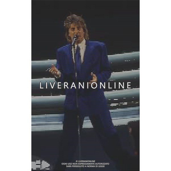 DIAP-RETROSPETTIVA ROD STEWART CANTANTE NELLA FOTO ROD STEWART OSPITE AL FESTIVAL DI SANREMO NELL\'ANNO 1993 AG ALDO LIVERANI SAS