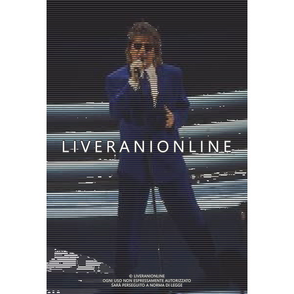 DIAP-RETROSPETTIVA ROD STEWART CANTANTE NELLA FOTO ROD STEWART OSPITE AL FESTIVAL DI SANREMO NELL\'ANNO 1993 AG ALDO LIVERANI SAS