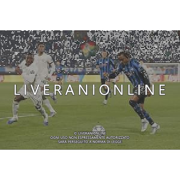 Ademola Lookman of Atalanta BC competes for the ball with Moises Caicedo of Chelsea FC during Atalanta BC vs Chelsea FC, Champions League 2025-26 League phase, Matchday 6°, game at New Balance Arena in Bergamo (BG), Italy, on Dicember 09, 2025. (Photo by Davide Casentini)- AGENZIA ALDO LIVERANI SAS