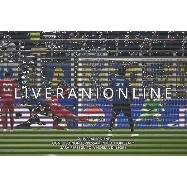Inter vs Liverpool nella foto Lautaro Martinez (Inter) occasione da gol parata da Alisson Becker (Liverpool) Milano 09-12-2025 Stadio Giuseppe Meazza - San Siro Inter vs Liverpool UEFA Champions League fase a girone unico - 6a giornata foto Roberto Garavaglia/Agenzia Aldo Liverani sas