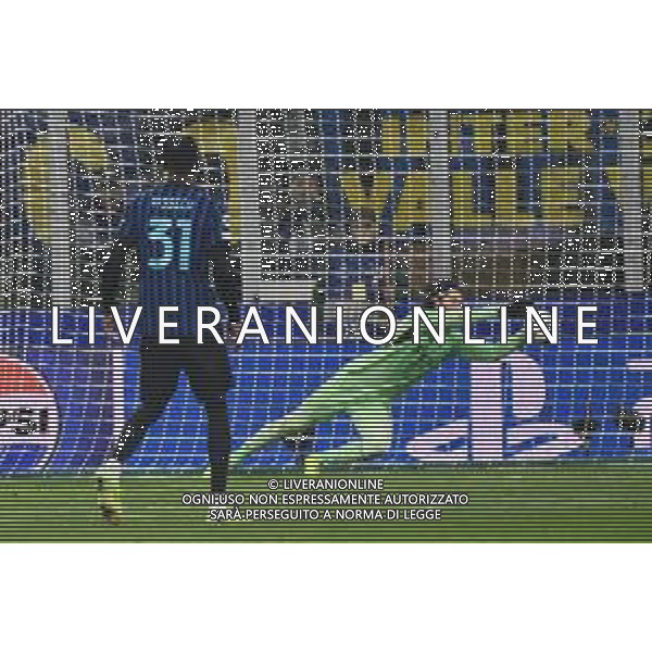 Inter vs Liverpool nella foto Alisson Becker (Liverpool) para la conclusione ravvicinata di Lautaro Martinez (Inter) Milano 09-12-2025 Stadio Giuseppe Meazza - San Siro Inter vs Liverpool UEFA Champions League fase a girone unico - 6a giornata foto Roberto Garavaglia/Agenzia Aldo Liverani sas