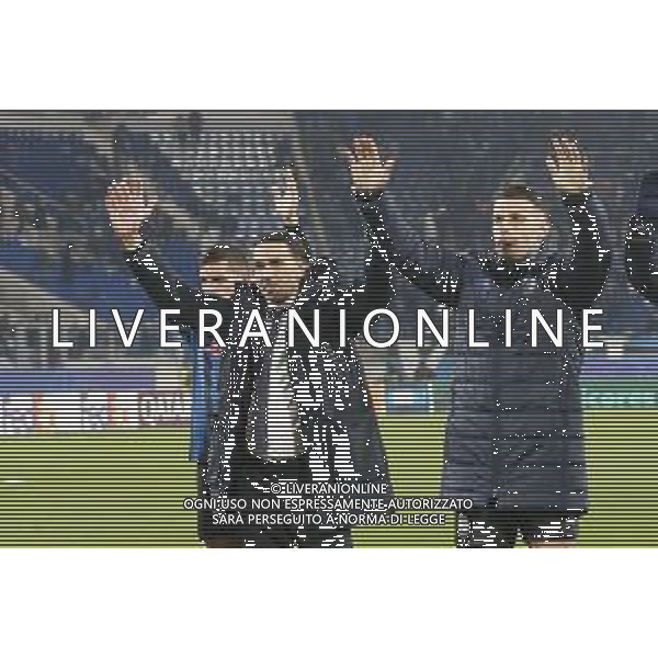 Atalanta players and Raffaele Palladino Head Coach of Atalanta BC celebrate the victory at the end of Atalanta BC vs Chelsea FC, Champions League 2025-26 League phase, Matchday 6°, game at New Balance Arena in Bergamo (BG), Italy, on Dicember 09, 2025. (Photo by Davide Casentini)- AGENZIA ALDO LIVERANI SAS