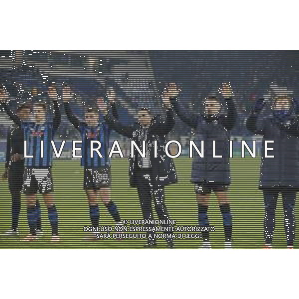 Atalanta players and Raffaele Palladino Head Coach of Atalanta BC celebrate the victory at the end of Atalanta BC vs Chelsea FC, Champions League 2025-26 League phase, Matchday 6°, game at New Balance Arena in Bergamo (BG), Italy, on Dicember 09, 2025. (Photo by Davide Casentini)- AGENZIA ALDO LIVERANI SAS
