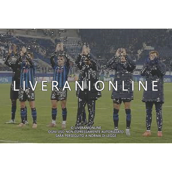 Atalanta players and Raffaele Palladino Head Coach of Atalanta BC celebrate the victory at the end of Atalanta BC vs Chelsea FC, Champions League 2025-26 League phase, Matchday 6°, game at New Balance Arena in Bergamo (BG), Italy, on Dicember 09, 2025. (Photo by Davide Casentini)- AGENZIA ALDO LIVERANI SAS