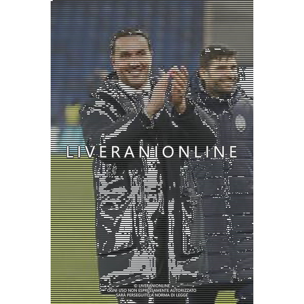 Raffaele Palladino Head Coach of Atalanta BC applaud the fans following the final whistle douring Atalanta BC vs Chelsea FC, Champions League 2025-26 League phase, Matchday 6°, game at New Balance Arena in Bergamo (BG), Italy, on Dicember 09, 2025. (Photo by Davide Casentini)- AGENZIA ALDO LIVERANI SAS
