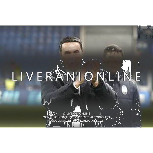 Raffaele Palladino Head Coach of Atalanta BC applaud the fans following the final whistle douring Atalanta BC vs Chelsea FC, Champions League 2025-26 League phase, Matchday 6°, game at New Balance Arena in Bergamo (BG), Italy, on Dicember 09, 2025. (Photo by Davide Casentini)- AGENZIA ALDO LIVERANI SAS