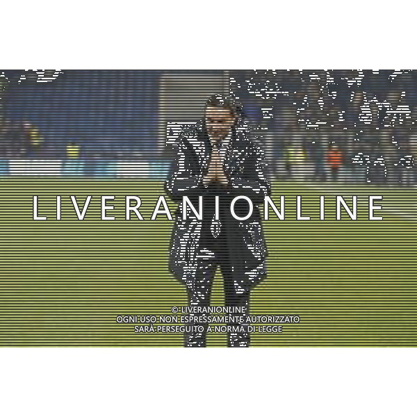 Raffaele Palladino Head Coach of Atalanta BC applaud the fans following the final whistle douring Atalanta BC vs Chelsea FC, Champions League 2025-26 League phase, Matchday 6°, game at New Balance Arena in Bergamo (BG), Italy, on Dicember 09, 2025. (Photo by Davide Casentini)- AGENZIA ALDO LIVERANI SAS