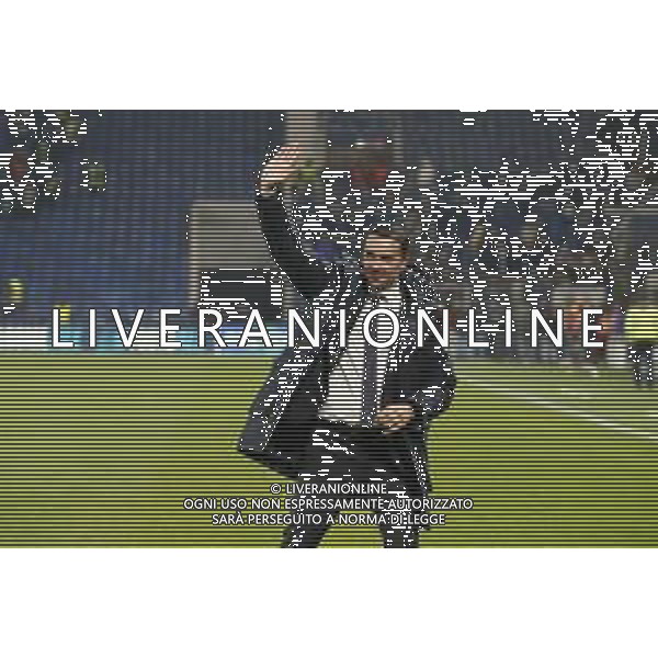 Raffaele Palladino Head Coach of Atalanta BC applaud the fans following the final whistle douring Atalanta BC vs Chelsea FC, Champions League 2025-26 League phase, Matchday 6°, game at New Balance Arena in Bergamo (BG), Italy, on Dicember 09, 2025. (Photo by Davide Casentini)- AGENZIA ALDO LIVERANI SAS