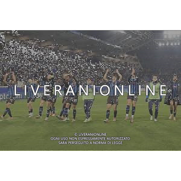Atalanta players celebrate the victory at the end of Atalanta BC vs Chelsea FC, Champions League 2025-26 League phase, Matchday 6°, game at New Balance Arena in Bergamo (BG), Italy, on Dicember 09, 2025. (Photo by Davide Casentini)- AGENZIA ALDO LIVERANI SAS