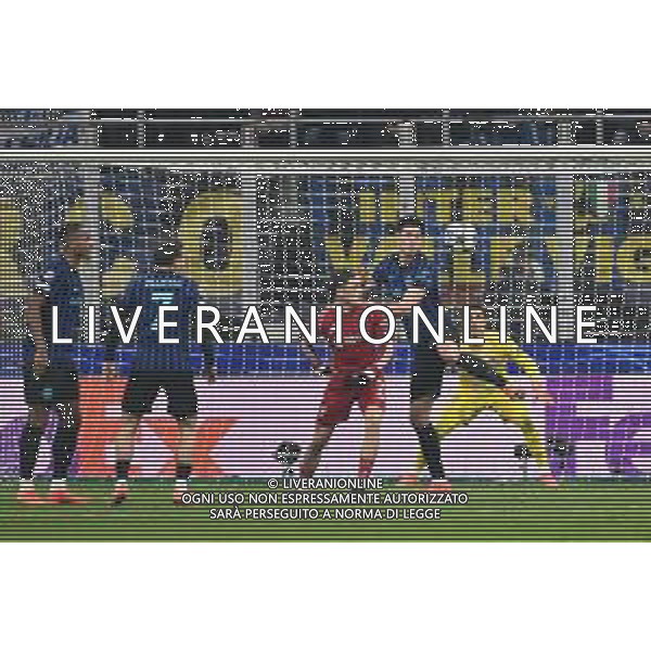 Inter vs Liverpool nella foto intervento di Alessandro Bastoni (Inter) giudicato da rigore da arbitro e VAR Milano 09-12-2025 Stadio Giuseppe Meazza - San Siro Inter vs Liverpool UEFA Champions League fase a girone unico - 6a giornata foto Roberto Garavaglia/Agenzia Aldo Liverani sas