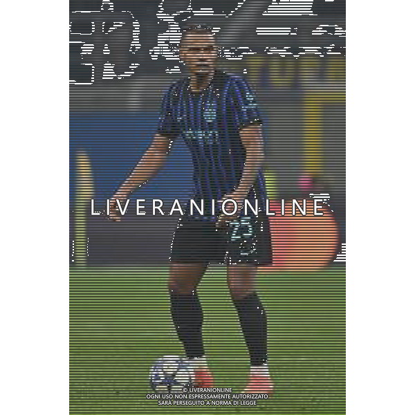 Inter vs Liverpool nella foto Manuel Akanji (Inter) Milano 09-12-2025 Stadio Giuseppe Meazza - San Siro Inter vs Liverpool UEFA Champions League fase a girone unico - 6a giornata foto Roberto Garavaglia/Agenzia Aldo Liverani sas