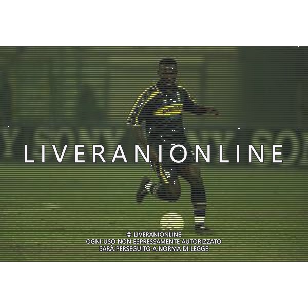 NEG COL-25-11-1999 PARMA SEDICESIMI DI FINALE DI COPPA UEFA PARMA-STURM GRAZ 2-1 NELLA FOTO SALIOU LASSISSI AG ALDO LIVERANI SAS