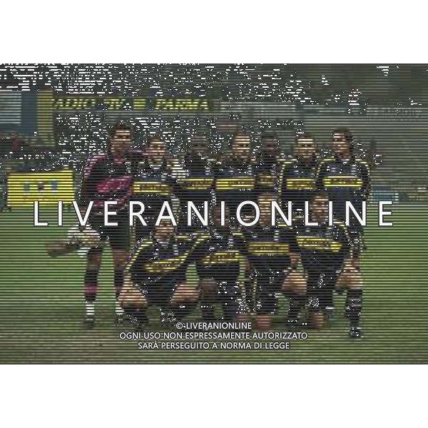 NEG COL-25-11-1999 PARMA SEDICESIMI DI FINALE DI COPPA UEFA PARMA-STURM GRAZ 2-1 NELLA FOTO LA FORMAZIONE DEL PARMA CALCIO 199-2000 DA SIN IN PIEDI GIANLUIGI BUFFON-RAFFAELE LONGO-LILIAN THURAM-STEFANO TORRISI-SALIOU LASSISSI -MARIO STANIC-DINO BAGGIO SED DA SIN JOHAN WALEM-JOHNNIER MONTANO-ROBERTO BREDA-MARCO DI VAIO AG ALDO LIVERANI SAS