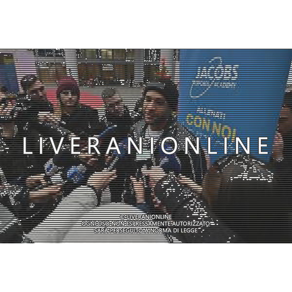 TVRG incontro Marcell Jacobs nella foto Marcell Jacobs Milano 10-12-2025 Il campipone olimpico Marcell Jacobs incontra e dialoga con alcuni studenti sotto il Palazzo della Regione, in piazza Città di Lombardia foto Roberto Garavaglia/Agenzia Aldo Liverani sas