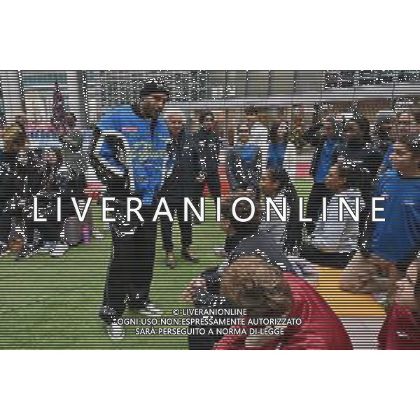 TVRG incontro Marcell Jacobs nella foto Marcell Jacobs Milano 10-12-2025 Il campipone olimpico Marcell Jacobs incontra e dialoga con alcuni studenti sotto il Palazzo della Regione, in piazza Città di Lombardia foto Roberto Garavaglia/Agenzia Aldo Liverani sas