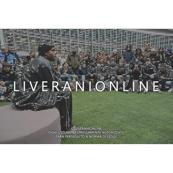 TVRG incontro Marcell Jacobs nella foto Marcell Jacobs Milano 10-12-2025 Il campipone olimpico Marcell Jacobs incontra e dialoga con alcuni studenti sotto il Palazzo della Regione, in piazza Città di Lombardia foto Roberto Garavaglia/Agenzia Aldo Liverani sas