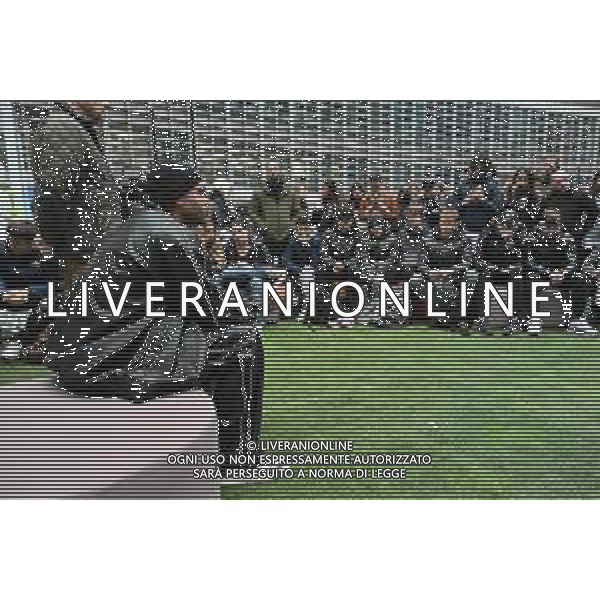 TVRG incontro Marcell Jacobs nella foto Marcell Jacobs Milano 10-12-2025 Il campipone olimpico Marcell Jacobs incontra e dialoga con alcuni studenti sotto il Palazzo della Regione, in piazza Città di Lombardia foto Roberto Garavaglia/Agenzia Aldo Liverani sas