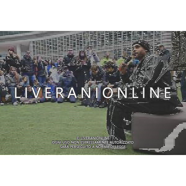 TVRG incontro Marcell Jacobs nella foto Marcell Jacobs Milano 10-12-2025 Il campipone olimpico Marcell Jacobs incontra e dialoga con alcuni studenti sotto il Palazzo della Regione, in piazza Città di Lombardia foto Roberto Garavaglia/Agenzia Aldo Liverani sas